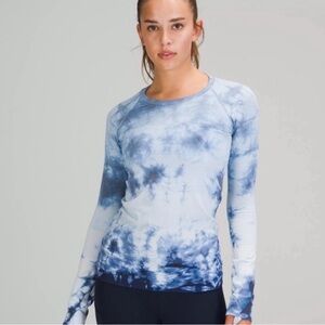 Lululemon Athletica Tie Dyed White and Blue Fitted Swiftly Tech Long Sleeve sz8